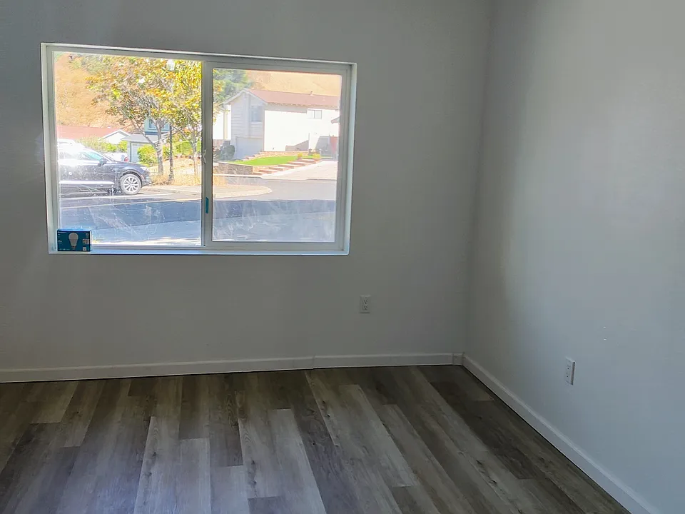 457 Falcon Way