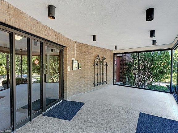 4th image of 26 Wentworth Ave #2