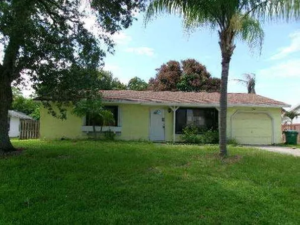 2367 SE Manor Ave, Port Saint Lucie, FL 34952