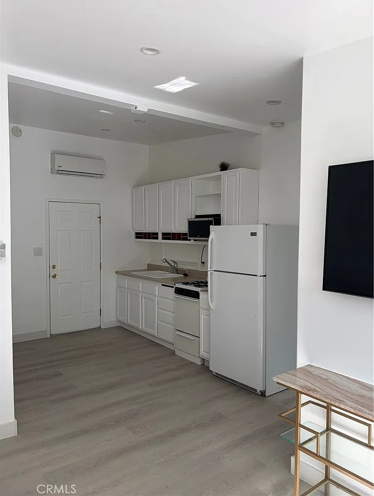 Studio, 400 sqft, $1,650 — Photo 2