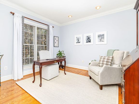 4th image of 1806 Waddill Way