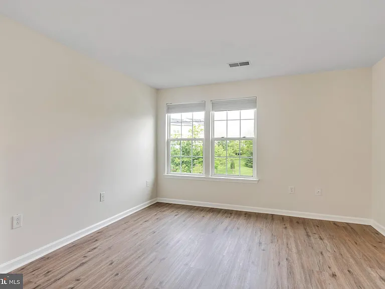 201 Susan Cir — Photo 13
