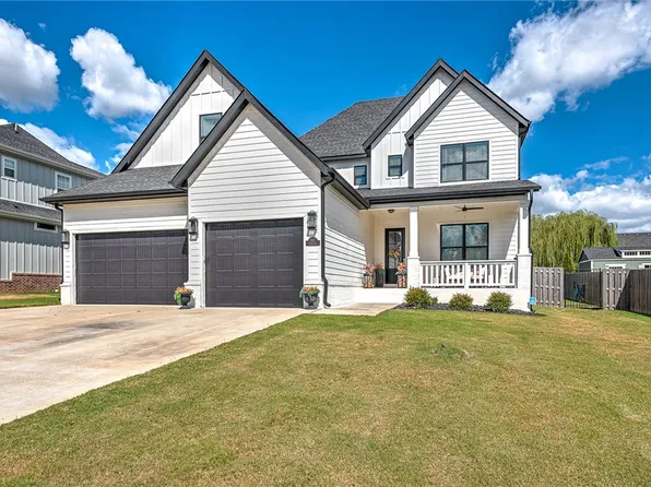 992 Shores Ave, Cave Springs, AR 72718