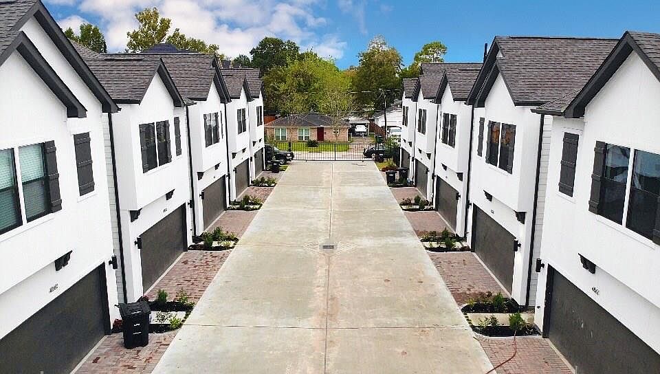 1st image of 4864 Rich Oak Dr