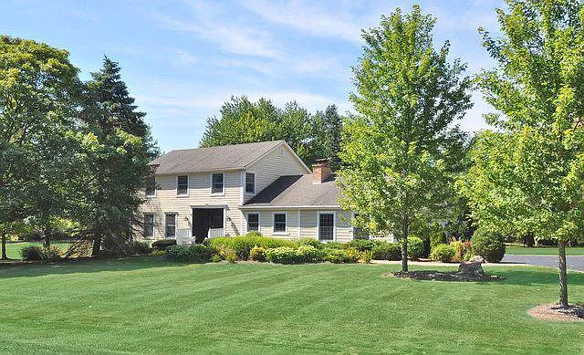 83 Watergate Dr photo 1