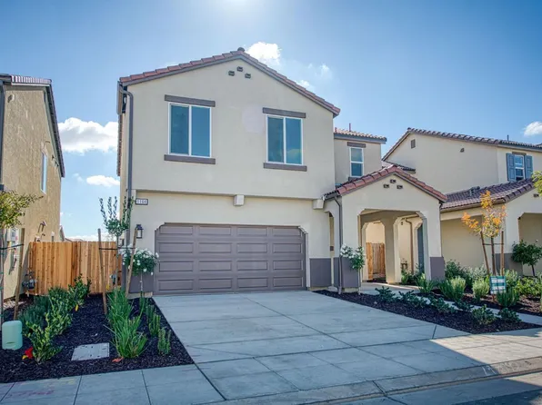 1164 Ponderosa Way W, Madera, CA 93636
