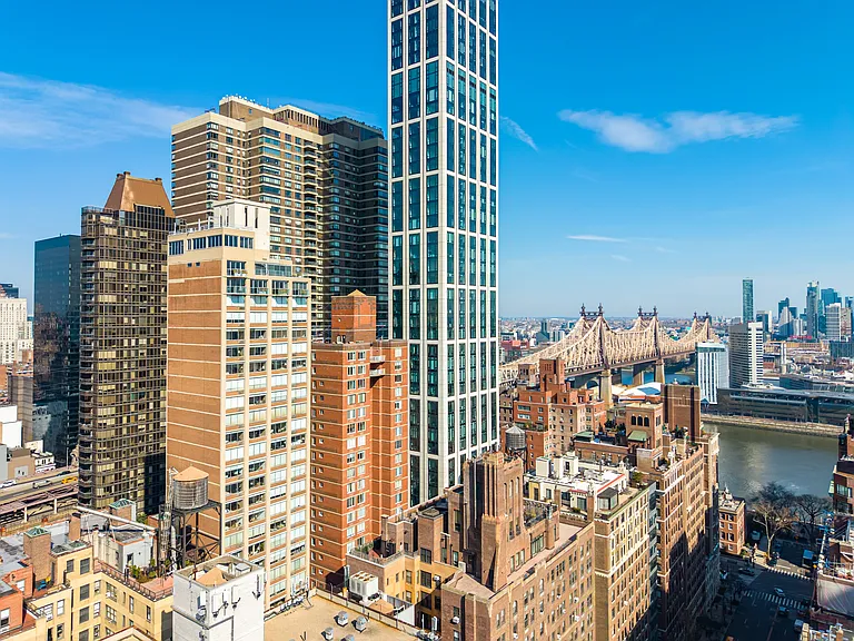 Sutton Marquis in the heart of Sutton Place