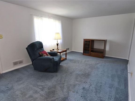 3rd image of 2677 Broad St