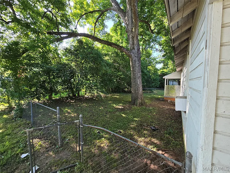2302 Plum St — Photo 11