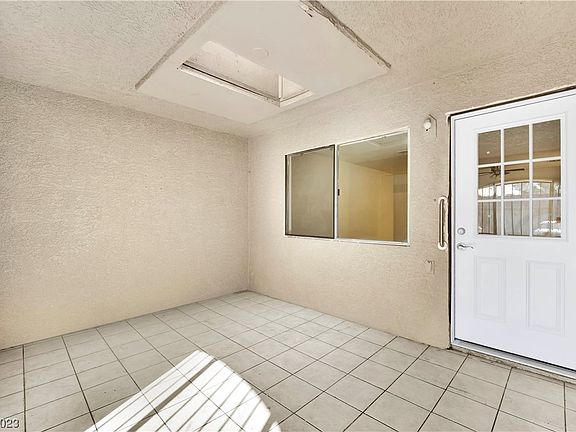 4th image of 808 Hedge Way Unit 5