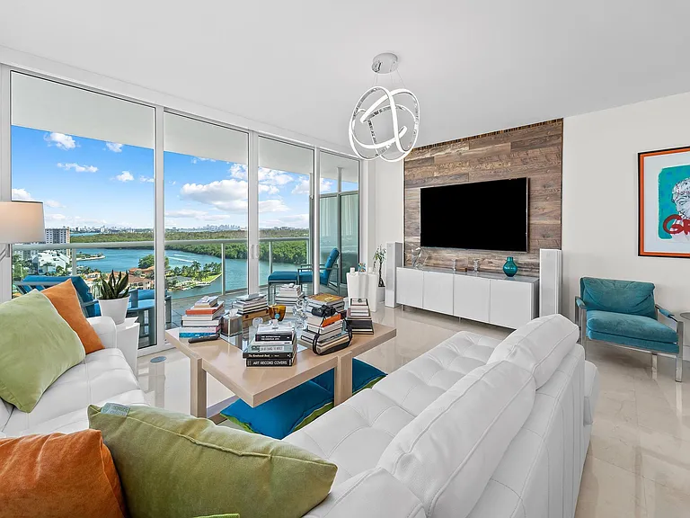 400 Sunny Isles Blvd #1608 — Photo 2