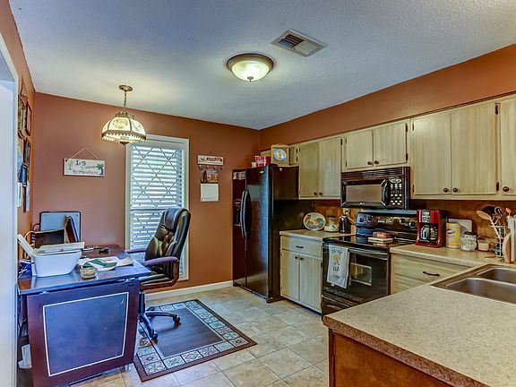 5th image of 953 Millcreek Pl
