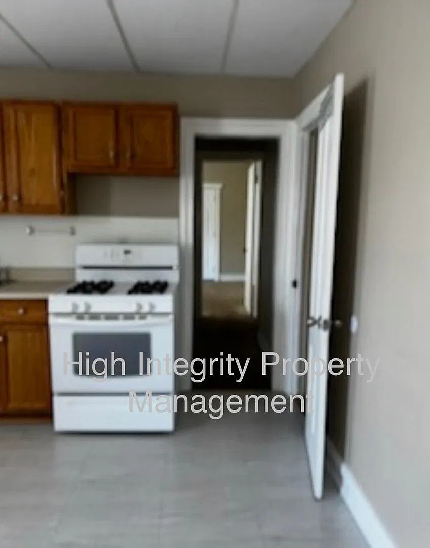 410 Maple Ave — Photo 1