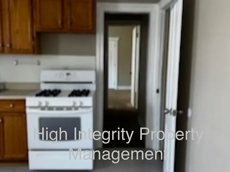 410 Maple Ave — Photo 1
