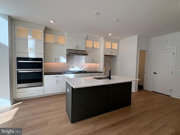 3rd image of 8207 Donatello Dr #872