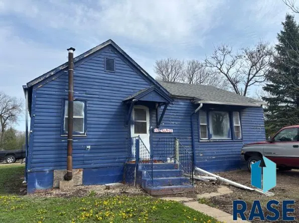 310 Elm St E, Canova, SD 57321