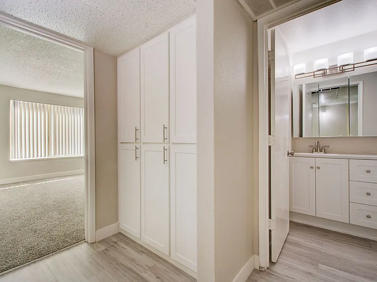 The Elms Apartments at 28th St — Photo 11
