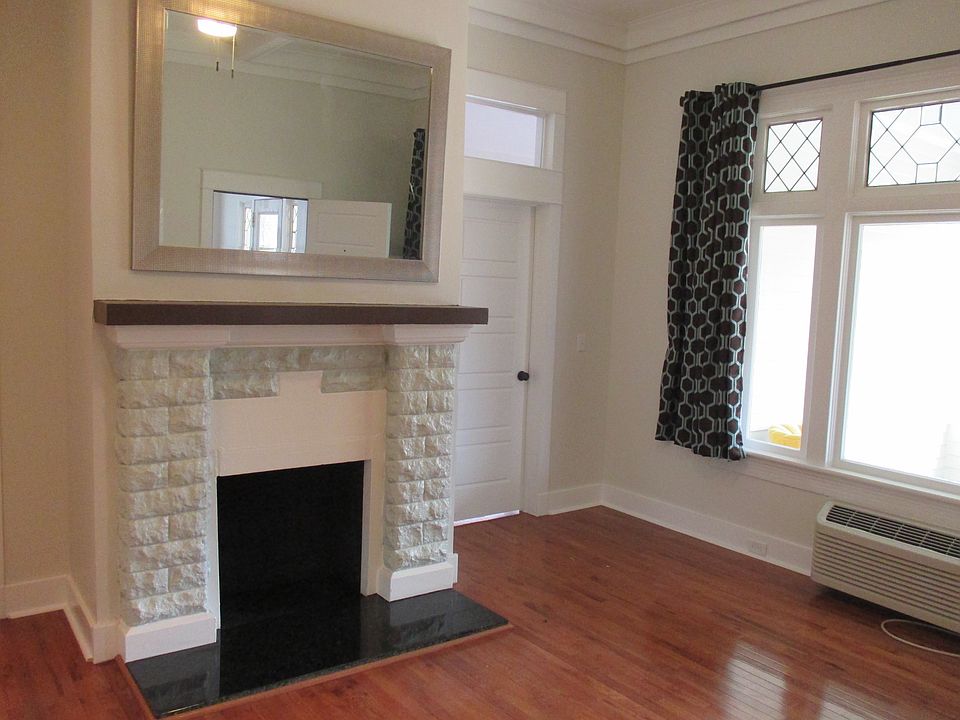 2nd image of 1025 30th St S APT 1A