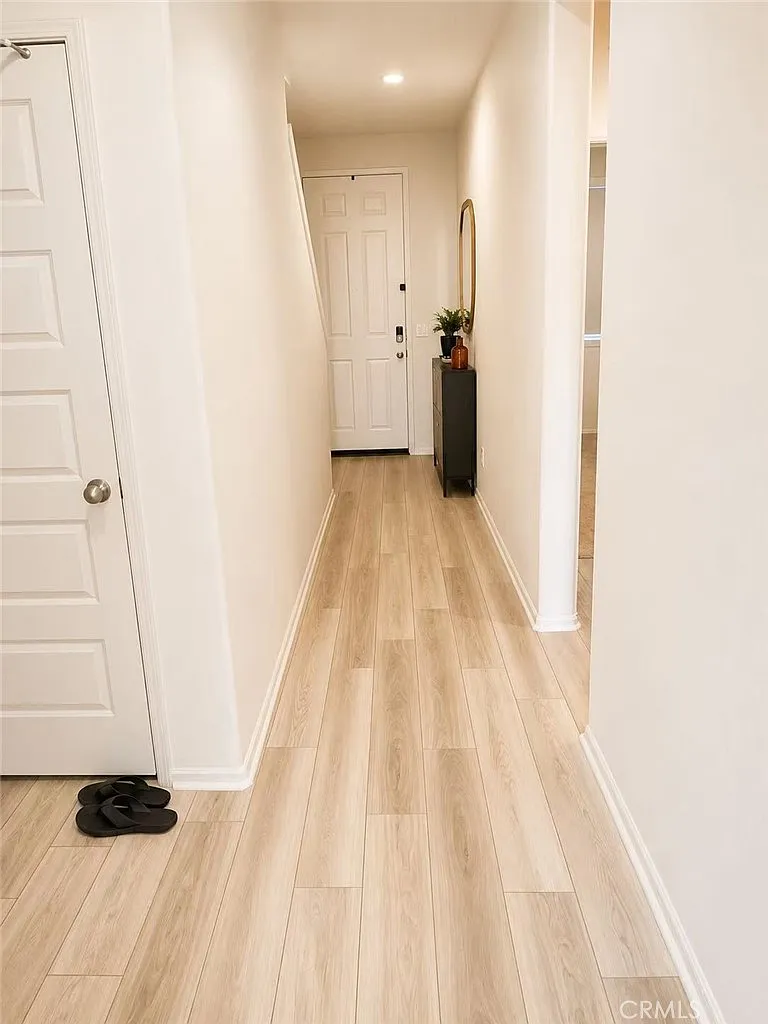 4 bed, 2320 sqft, $3,250 — Photo 2