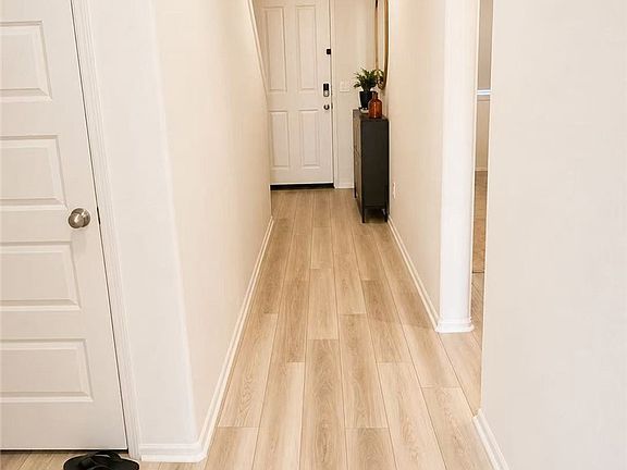 2nd image of 32904 Earlsburn Cir