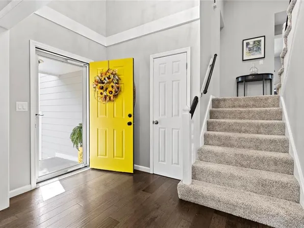 6928 Widmer Rd, Shawnee, KS 66216