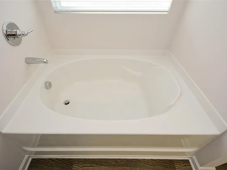 350 Cranston Dr — Photo 33