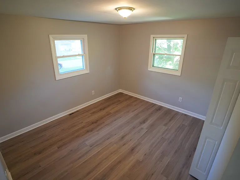 1501 N Freund Ave — Photo 14
