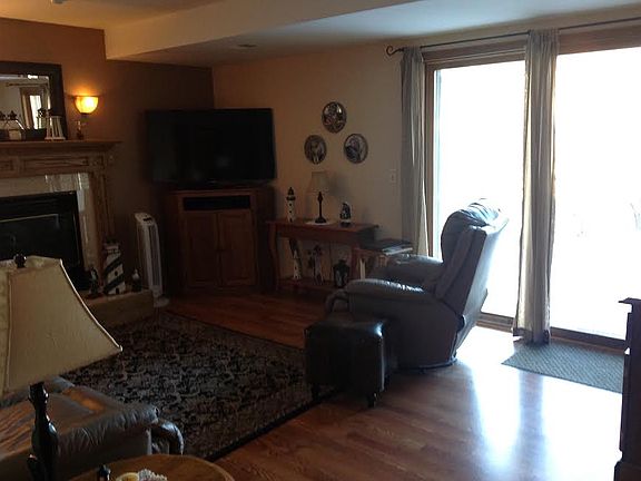 3rd image of 11910 Summerset Ln