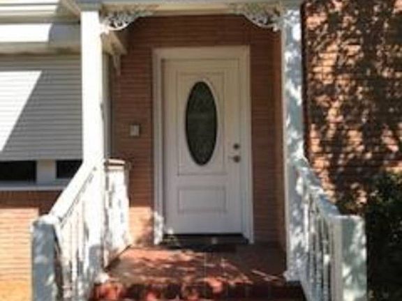 4th image of 602 4th St