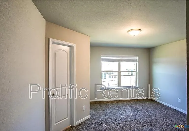 805 Stockdale Rd — Photo 12