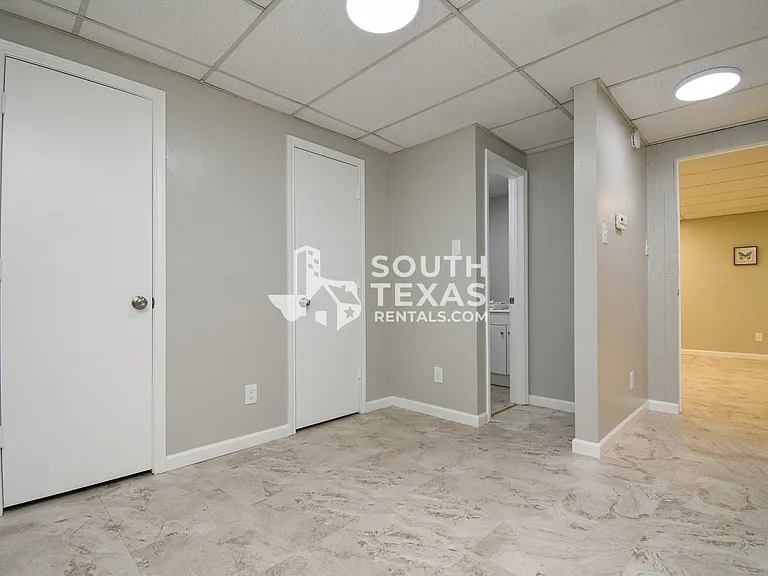 6801 N Navarro St — Photo 7
