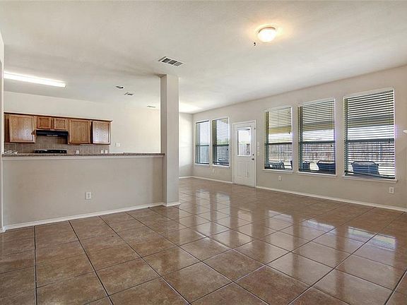 4th image of 1070 Pelican Dr