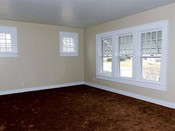 3rd image of 106 E Reid Ave