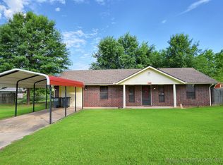 1208 SW 14th Ct, Wagoner, OK 74467