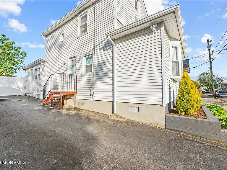 543 Springdale Ave — Photo 4