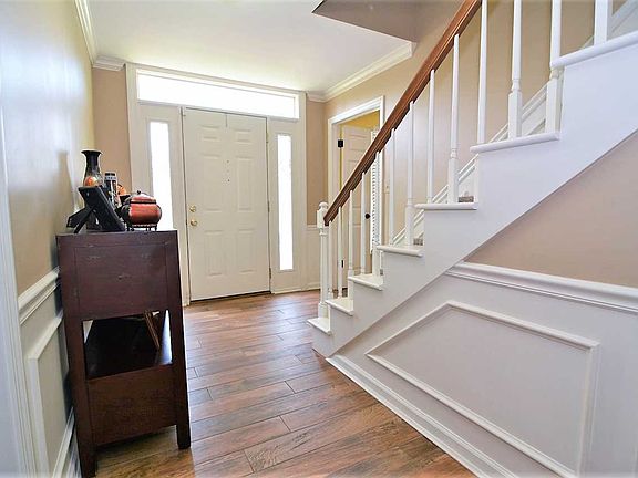 2nd image of 7861 Lakeshire Ct