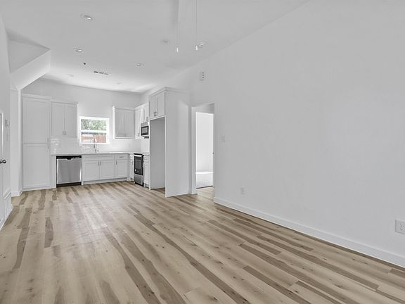 5th image of 3507 Marshall St #D