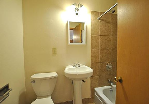 5th image of 1851 N Oakland Ave #7-07