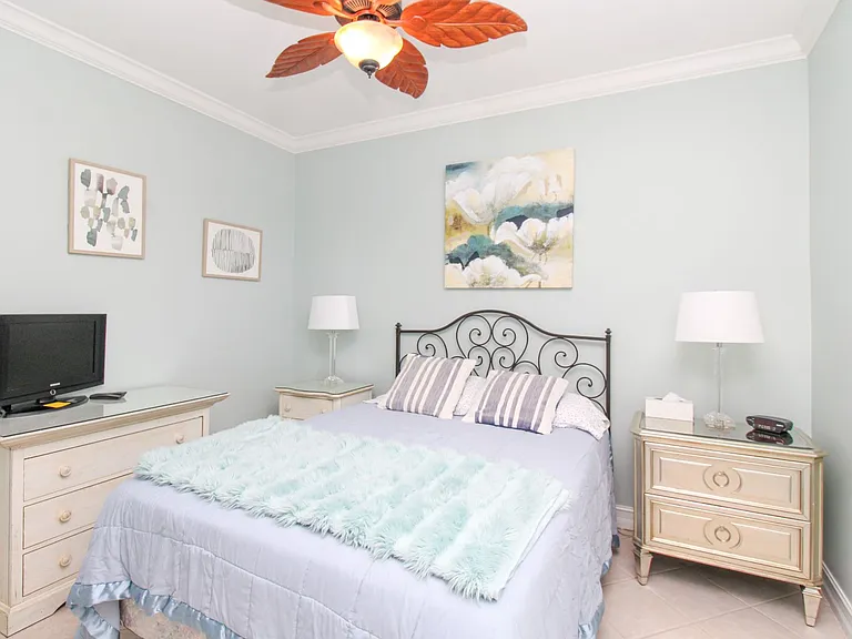 817 Carrick Bend Cir #101 — Photo 15
