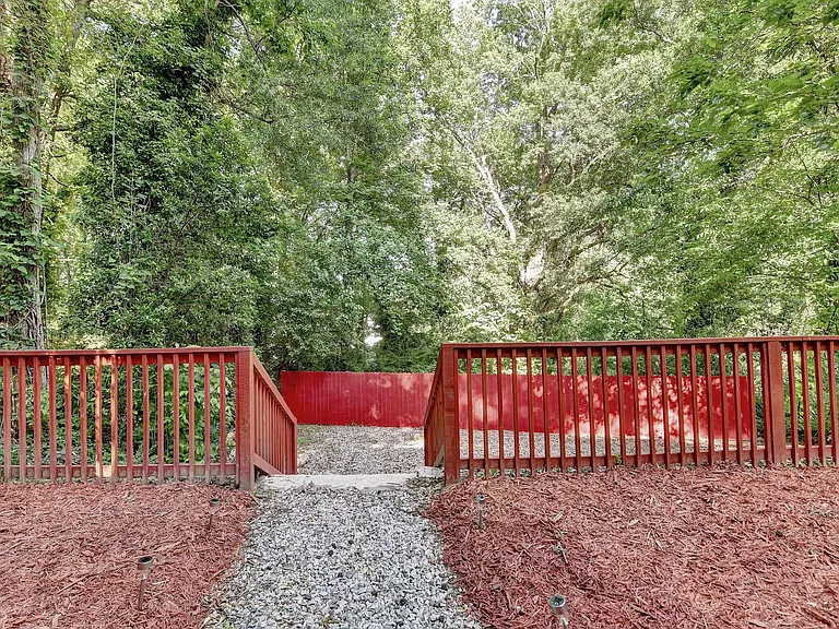 175 Burbank Dr NW #B — Photo 40