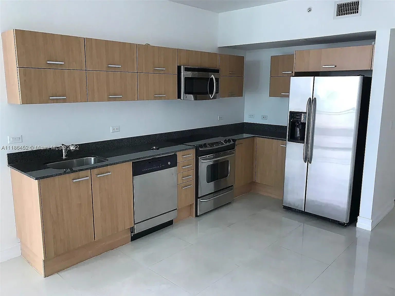 1 bed, 704 sqft, $2,650 — Photo 3