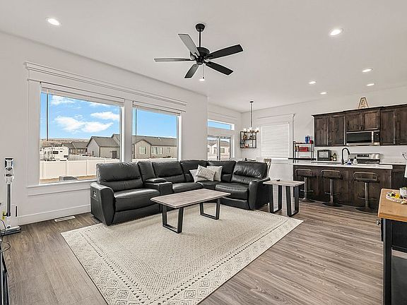 3rd image of 5919 Magellan Ln
