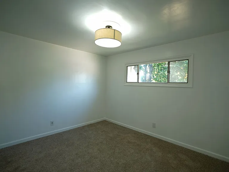 719 Esther Way — Photo 14