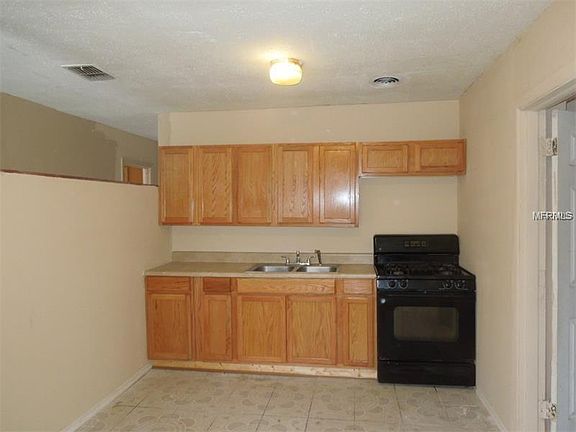 4th image of 7616 Prato Ave