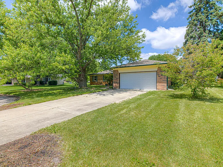 Dogwood Ln — Photo 34
