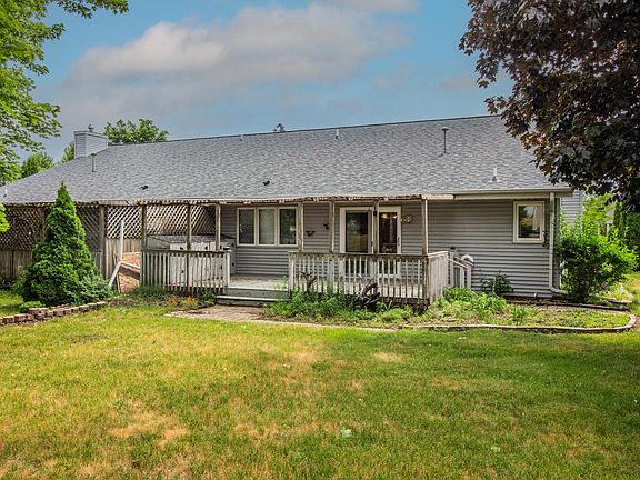 2nd image of 772 Acadia AVENUE