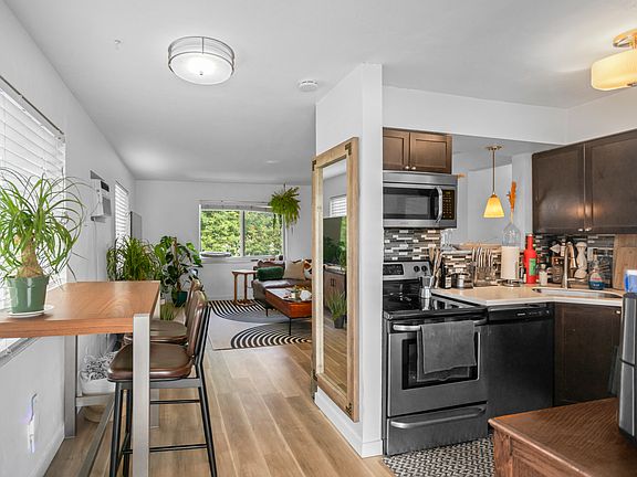 2nd image of 3670 NE 6th Ave #2