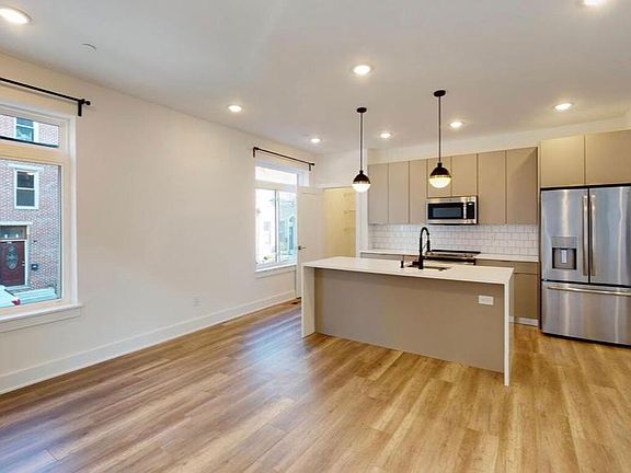 4th image of 7-1505 N Stillman St #7