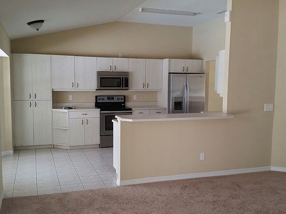 3rd image of 1843 Travelers Palm Dr