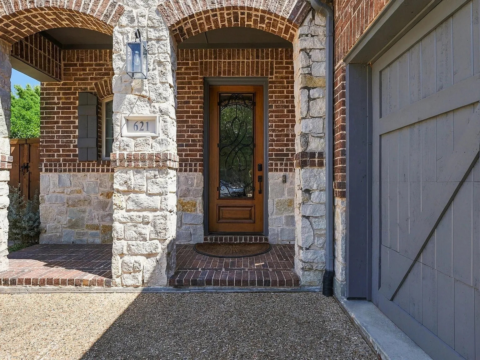 3 bed, 5.0 bath, 2717 sqft, $4,200 — Photo 3
